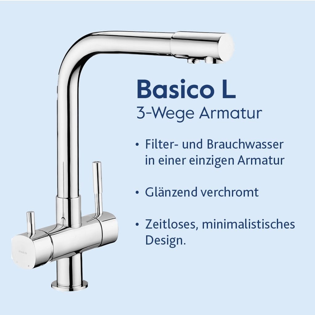 Abgebildet ist eine verchromte 3-Wege-Küchenarmatur, Basico L, neben einem deutschen Text, der die Eigenschaften hervorhebt: Filter und Leitungswasser in einem - Chrom glänzend, zeitloses Design - kompatibel mit dem Alvito Untertisch-Wasserfilter-Set Integral Pure.
