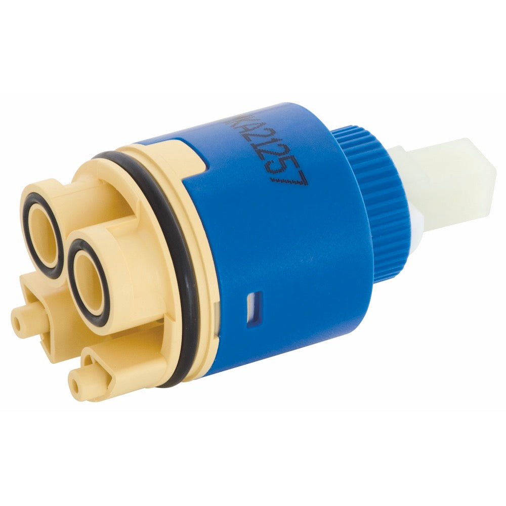 Die Alvito Kartusche für Armatur Verona ist eine blau-beigefarbene Kunststoffkartusche mit zwei Eingängen für warmes und kaltes Wasser und einem weißen Schaft, die für Einhebelmischbatterien konzipiert ist.