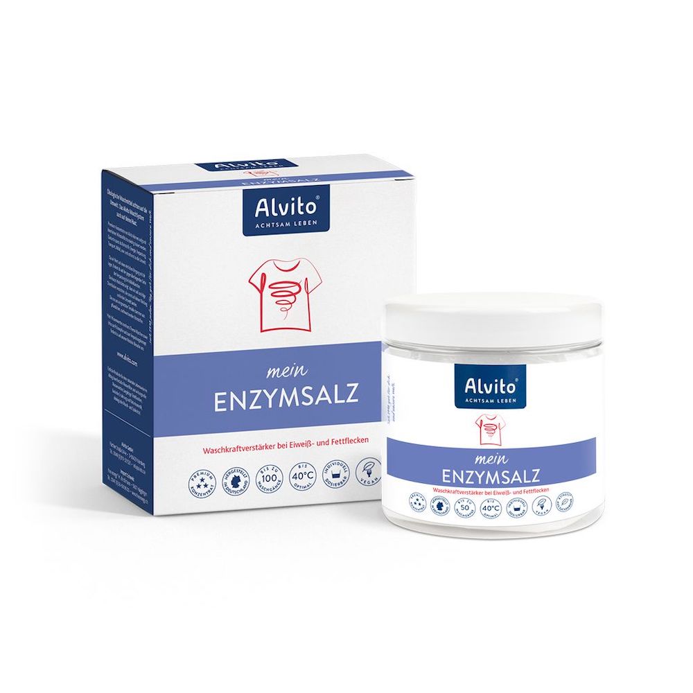 Eine Schachtel und ein Glas Alvito EnzymSalz 500g von Alvito sind nebeneinander ausgestellt, beide in weißen Behältern mit blauen Etiketten, deutschem Text, Symbolen und einer stilisierten Hemdengrafik.