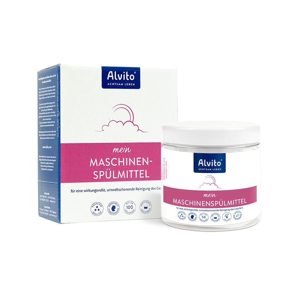 Das Alvito Maschinenspülmittel 500g von Alvito hat eine phosphatfreie, umweltfreundliche Formel für eine effektive Reinigung in der Spülmaschine. Verpackt in einer weiß-blauen Schachtel mit passendem Rundbehälter mit der Aufschrift "mein MASCHINEN-SPÜLMITTEL".