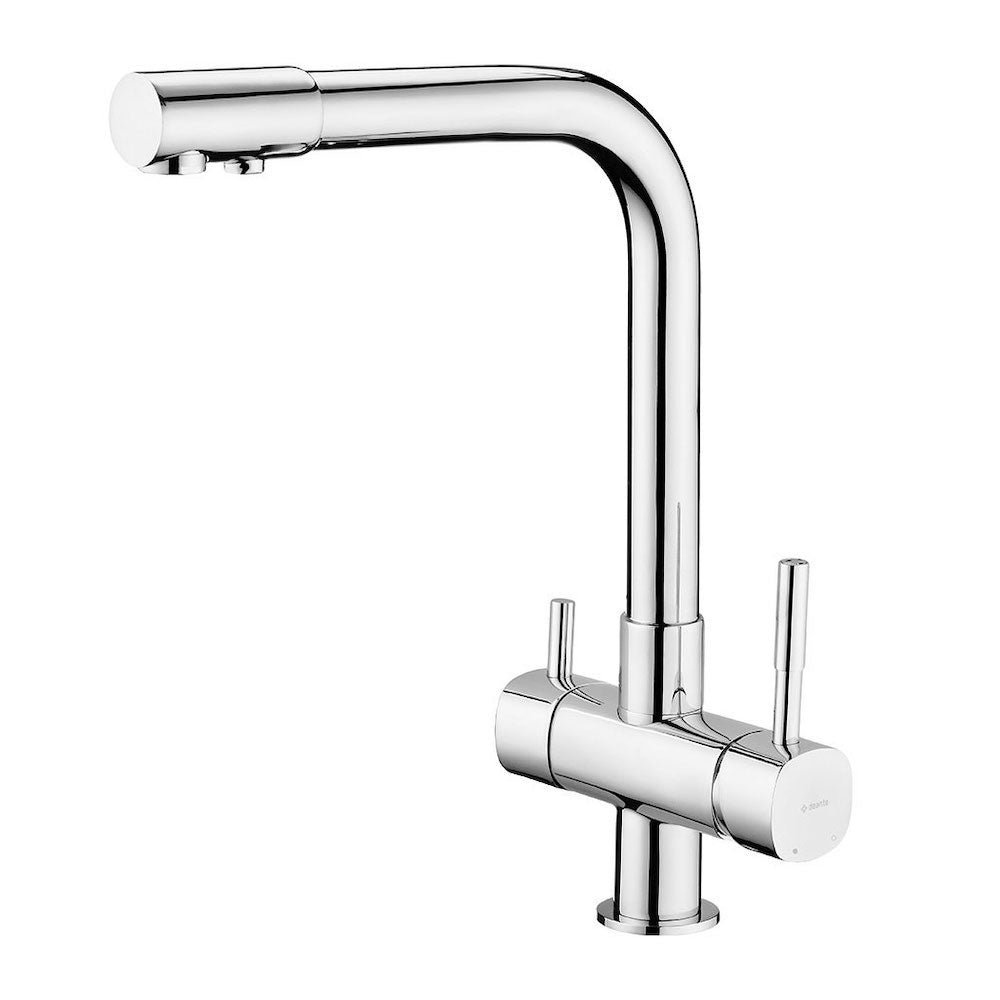 Die Basico 3-Wege-Wasserhahn Chrom ist eine moderne Küchenarmatur mit einem hochgewölbten, quadratischen Auslauf und zwei vertikalen Griffen auf jeder Seite des zylindrischen Sockels.