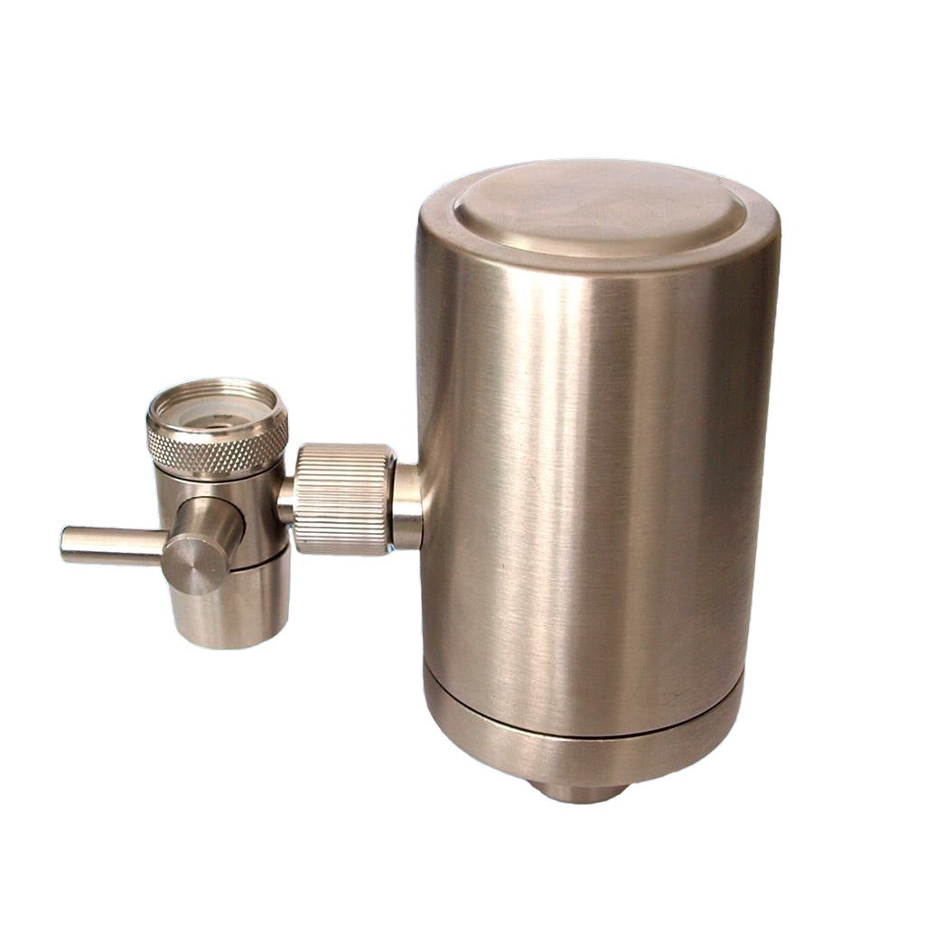 Der Carbonit GO travel Reisefilter von Carbonit ist ein zylindrischer Edelstahl-Duschfilter mit einem verstellbaren Seitenventil, ideal zur Befestigung an Ihrem Duschkopf - perfekt als mobiler Wasserfilter für Reisen, der für sauberes Trinkwasser sorgt, wo immer Sie hingehen.