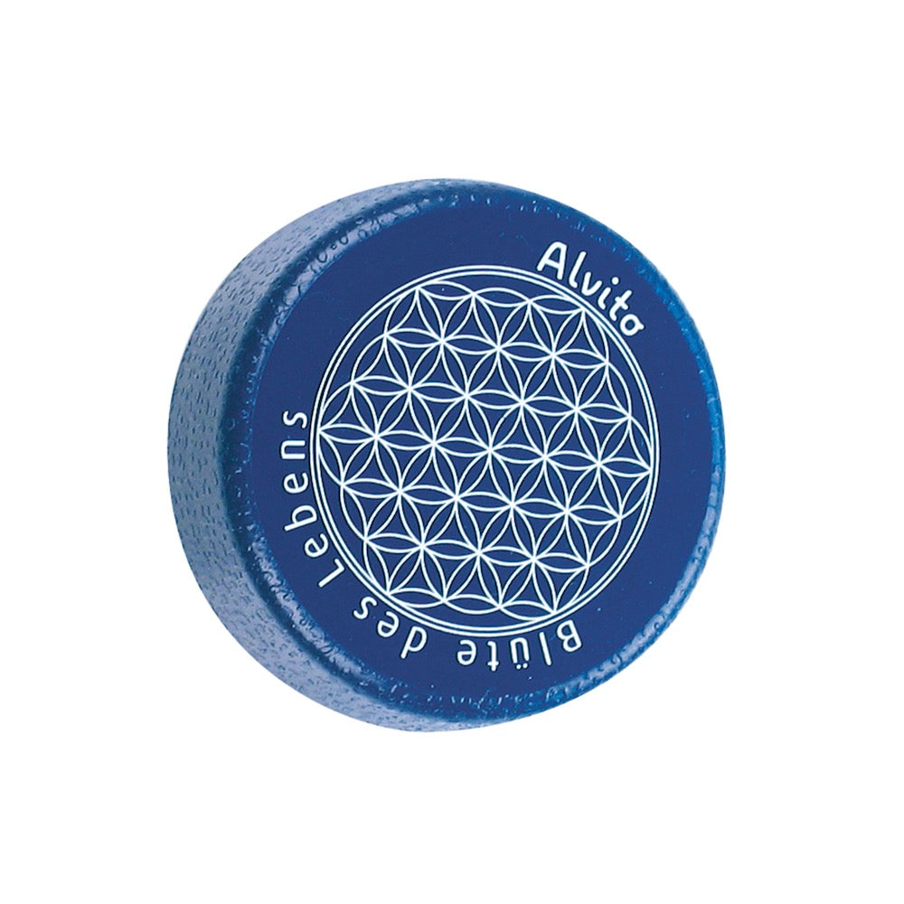 Runder blauer Deckel Basic Lebensblume von Alvito mit strukturiertem Rand, mit weißem Lebensblumen-Muster und weißer Schrift "Alvito" und "Blüte des Lebens". Perfekt für Basic-Trinkflasche Schraubverschluss.