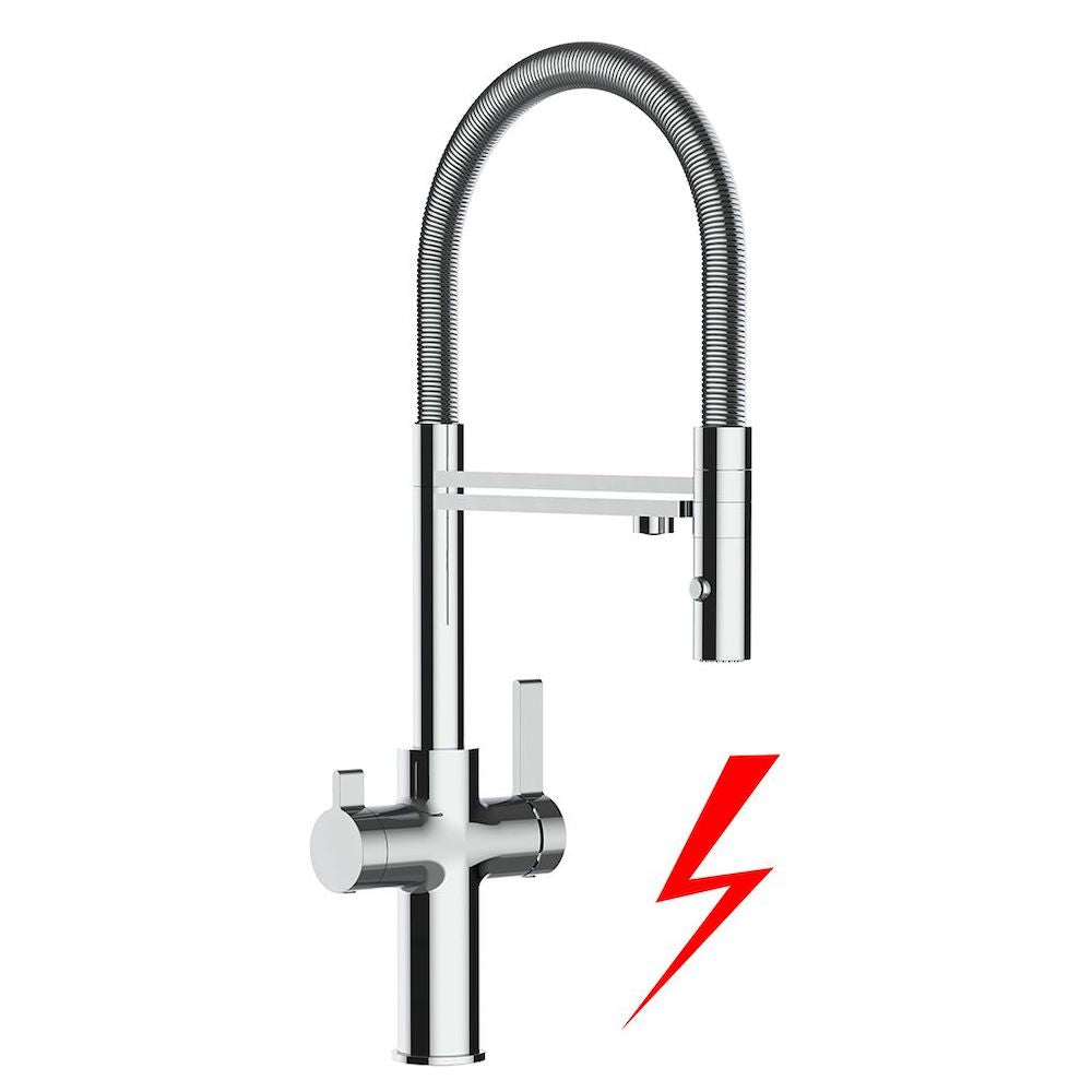 Die Küchenarmatur Levanto NEO Niedruck Chrom verfügt über ein modernes Chrom-Finish, einen flexiblen, hochgewölbten Auslauf, zwei Griffe und ist mit einem roten Blitzsymbol versehen, um die sofortige elektrische Beheizbarkeit hervorzuheben.