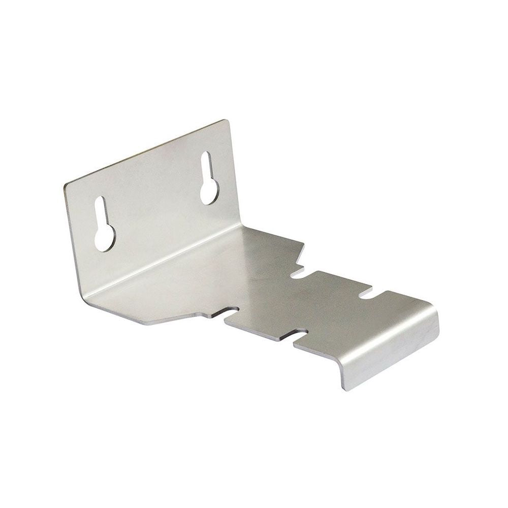 Die Carbonit Wandhalterung für Untertisch-Wasserfilter ist eine Metallwandhalterung mit zwei Schlüssellochschlitzen und gekerbten Ablageflächen, die mit den Untertisch-Wasserfiltersystemen Alviot und Carbonit VARIO kompatibel ist.