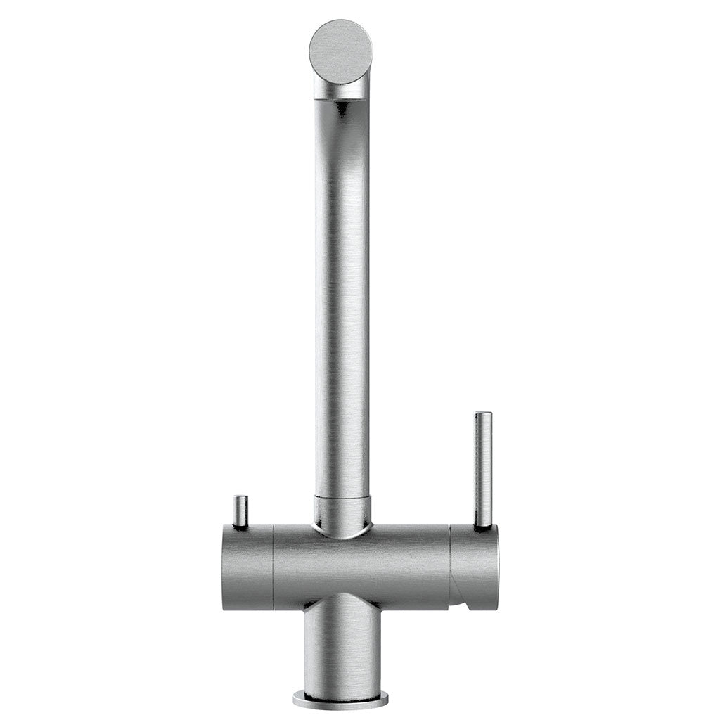 Der Atessa 3-Wege-Wasserhahn Edelstahl ist eine moderne Küchenarmatur mit hohem zylindrischem Auslauf, seitlichem Griff und minimalistischem Edelstahldesign, dargestellt auf weißem Hintergrund.