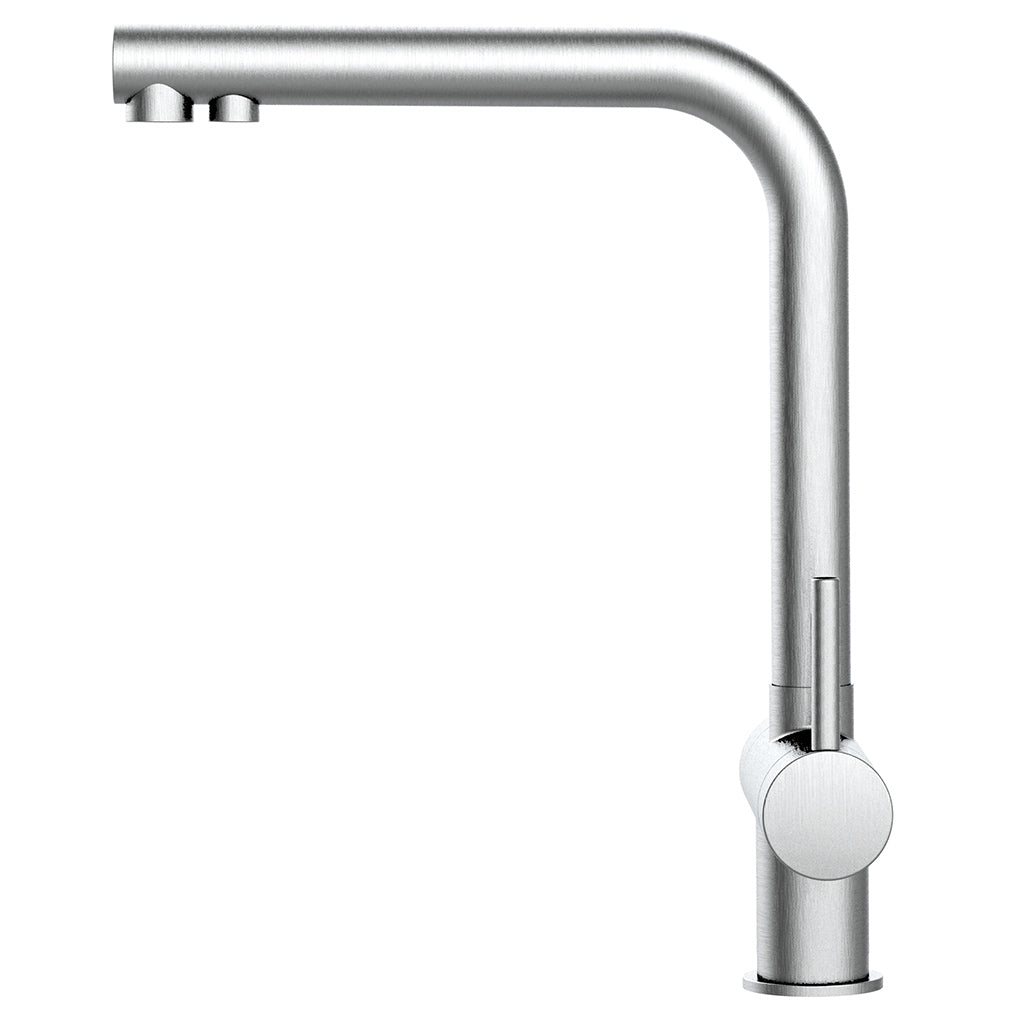 Die Atessa 3-Wege-Wasserhahn Edelstahl ist eine schlichte, moderne Küchenarmatur mit einem hohen, kantigen Auslauf und einem einseitigen Hebelgriff, der vor einem schlichten weißen Hintergrund steht.