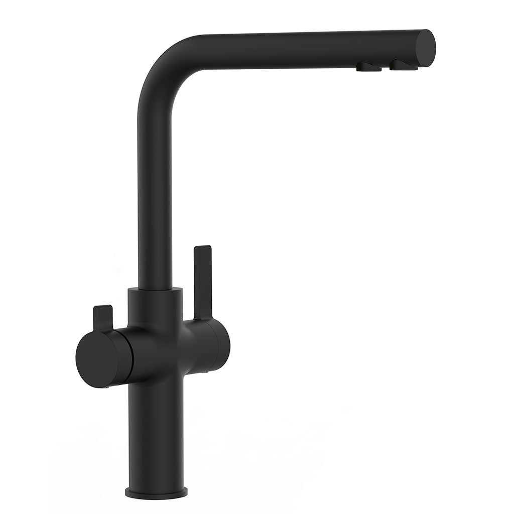 Der Paola NEO Black 3-Wege Wasserhahn ist eine moderne, mattschwarze Küchenarmatur mit einem hohen, eckigen Auslauf und zwei Griffen auf beiden Seiten des Sockels, die vor einem schlichten weißen Hintergrund gezeigt wird.