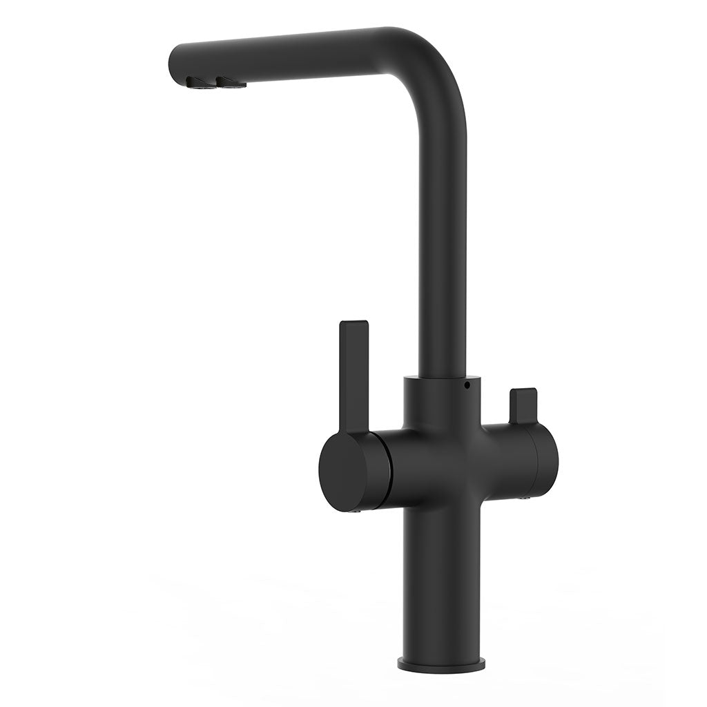 Die Paola NEO Niederdruck schwarz ist eine moderne, mattschwarze 3-Wege-Wasserhahn-Küchenarmatur mit hohem, rechtwinkligem Auslauf und zwei seitlichen Griffen, abgebildet auf einem schlichten weißen Hintergrund.