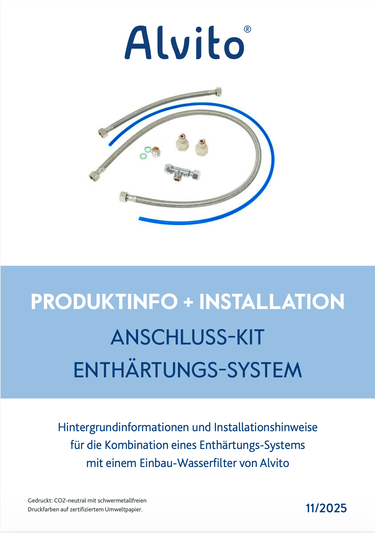 Produktbild mit Schläuchen, Armaturen und Teilen für einen Wasserenthärter-Installationssatz von Alvito. Der Text darunter enthält Produktinformationen und Installationsanweisungen. Veröffentlichungsdatum ist 11/2025.