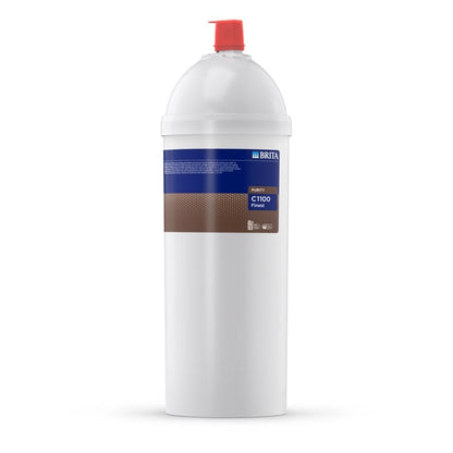 Die BRITA Purity Finest Wasserfilterkartusche, weiß und zylindrisch mit blau-braunem Etikett und roter Kappe, steht aufrecht vor einem schlichten weißen Hintergrund - ideal für Ihre Espressomaschine.