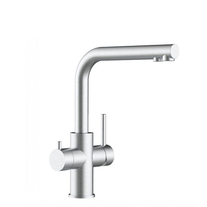 Der Lago 5-Wege-Wasserhahn Edelstahl matt gebürstet - niedrige Variante verfügt über einen hohen, geschwungenen Auslauf, einen zylindrischen Sockel und zwei seitliche Griffe für Stil und gefiltertes Wasser auf einem schlichten weißen Hintergrund.