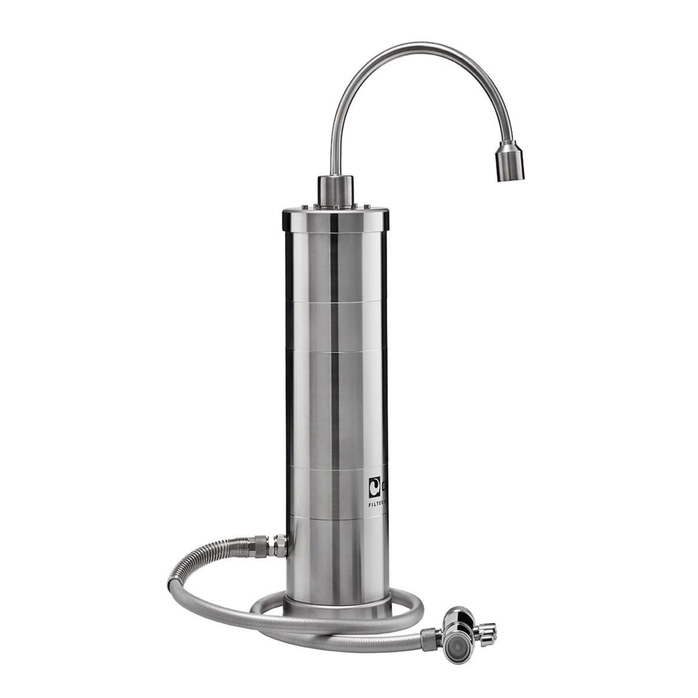 Der Carbonit SANUNO Inox F Edelstahl Auftisch-Wasserfilter mit NFP Premium, mit flexiblem Metallschlauch, gebogenem Auslauf und Wasserhahnadapter, ist in seinem robusten Edelstahlgehäuse auf weißem Hintergrund abgebildet.
