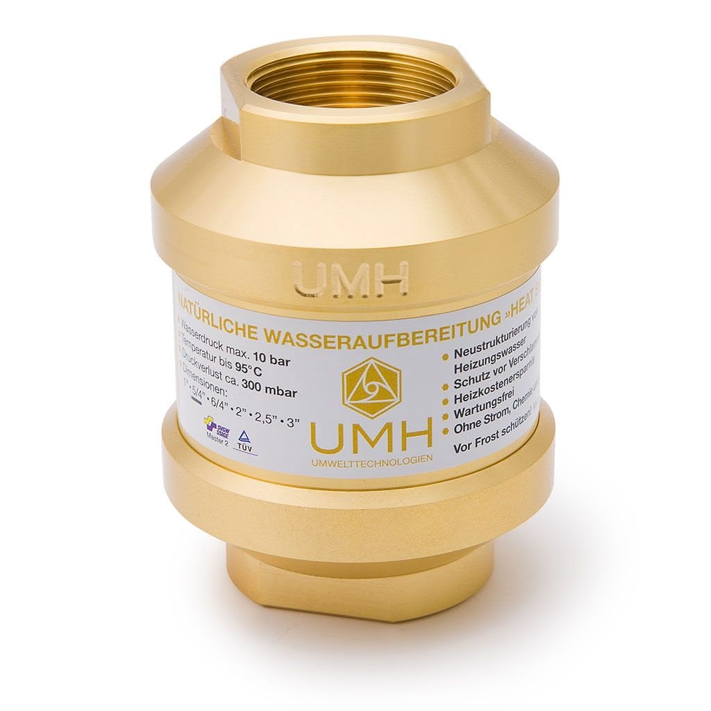 Der UMH Heat, ein goldfarbenes Wasseraufbereitungsgerät mit deutscher Beschriftung und Angaben auf einem weißen Etikett, ist auf einem schlichten weißen Hintergrund fotografiert - perfekt, um Heizungswasser zu energetisieren und Ihr Raumklima zu verbessern.